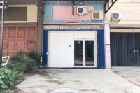 Penginapan Dheas Mitra RedDoorz Hotels near PIK 2 Indonesia Bergaya Eropa