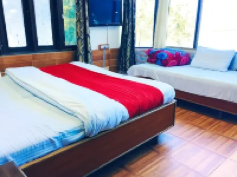 Hotel Holiday Plaza Dalhousie - Near Ghandhi Chowk Mall Road チャンバのホテル