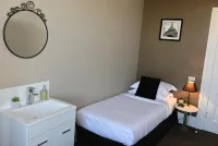 Centennial Inn on Bathurst Hotels in Youngtown