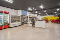 Aaok Karratha Caravan Park - parking