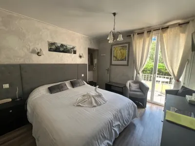 Lou pèbre d'aï Hotels near Cascade du Latay