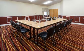 Days Inn & Suites by Wyndham Northwest Indianapolis