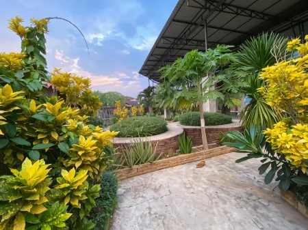 Phunumfha Hotel @Chum Phae - Khon Kaen Отели в г. Чам Пхэ