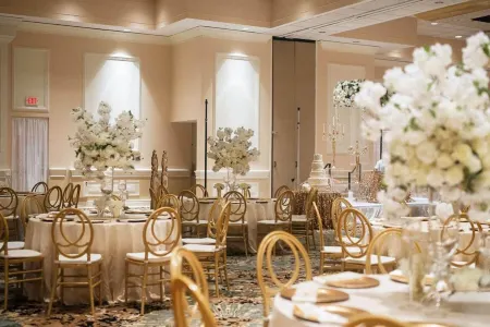 Crowne Plaza Executive Center Baton Rouge Отели в г. Батон-Руж