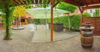 Acantus Hotel Hotels near Schloss Weingartsgreuth