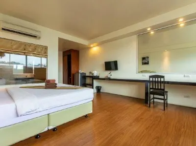 At Sea Residence Hotel in zona Huai Chak Nok