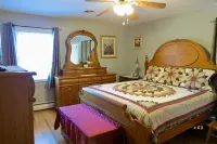 3-bedroom house in awesome Salisbury with WiFi, AC Các khách sạn gần Fine Frame Gallery