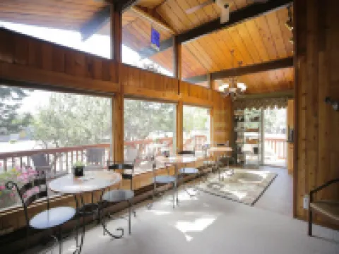 Jewel Lake Bed and Breakfast Hotels in Anchorage