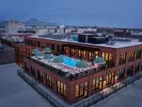 Memoir Warehouse District Hotels near Coliseum Square