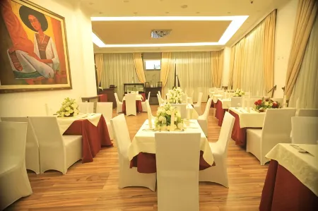 Hotel Miracle Отели рядом с достопримечательностью «AU Conference Center»