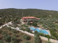 Moonbeam Hotel - Pools