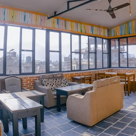 Roamers Inn - Hostel