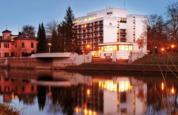 卡拉韋勒公園酒店