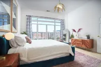 Luxe Downtown Penthouse! In the Heart of City w/Parking!!