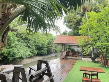 รูปภาพของบ้านโรงไม้ คลอง ฟรอนต์ คาเฟ่ แอนด์ โฮมสเตย์