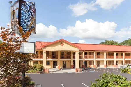 Super 8 by Wyndham Decatur/Dntn/Atlanta Area Отели в г. Скоттдейл