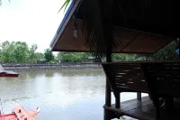 RuenNamyen Resort Amphawa Отели в г. Mueang Samut Songkhram