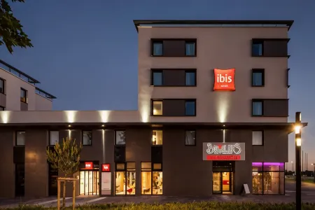Ibis Saint-Quentin-en-Yvelines Vélodrome Отели рядом с достопримечательностью «Парк Жанет Э Поль Жан»