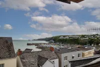 Ivydene - Beautiful Cottage, Stone Throw from Beach, Wonderful Sea Views