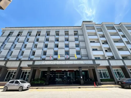 Laemchabangcity Hotel - parking
