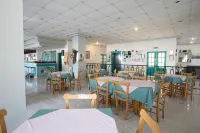 DebbieXenia Hotel Apartments