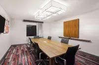 La Quinta Inn & Suites by Wyndham Madera فنادق في ماديرا