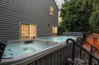 Swim Spa + Hot Tub, Private backyard, 6 Bedrooms