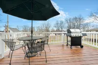 Private Game Room and Fenced Backyard Oasis - Charming Retreat Hotels in Lyons