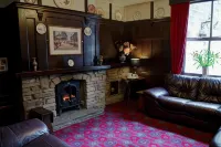 The Old White Lion Hotel - parcheggio