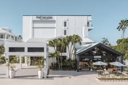 Radisson Fort George Hotel and Marina Отели рядом с достопримечательностью «The Belize Sign Monument»