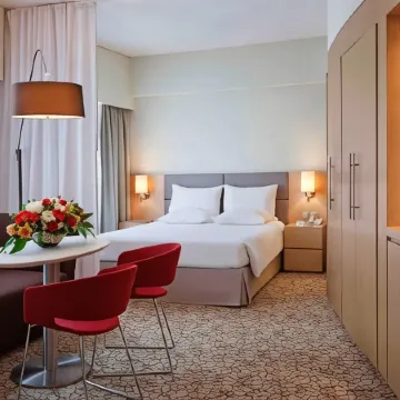Novotel Suites Mall Avenue Dubai Отели рядом с достопримечательностью «Офис компании Nestlé в ОАЭ»