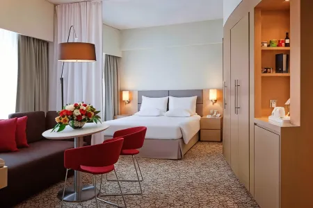 Novotel Suites Mall Avenue Dubai Отели рядом с достопримечательностью «The View Palm Jumeirah»