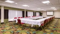 Holiday Inn & Suites Warren