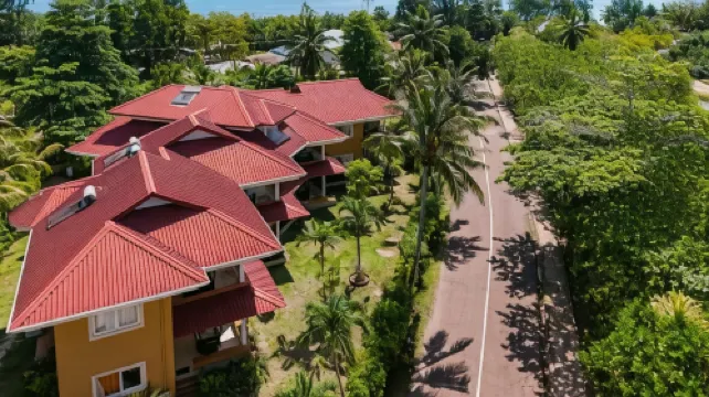 Praslin Paradise