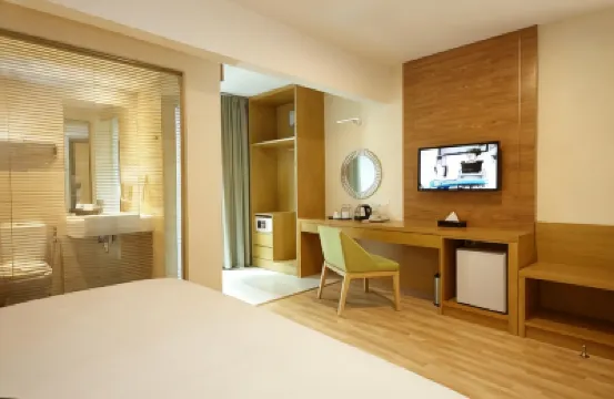 Hotel Six Seasons @ Mid Valley Hotels near Oriental Art and Culture Association