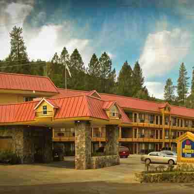 Best Western Plus Yosemite Way Station Motel Hotel Exterior