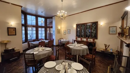 Ivanhoe Hotel (A Heritage Property) Отели рядом с достопримечательностью «Himalayan Mountaineering Institute»