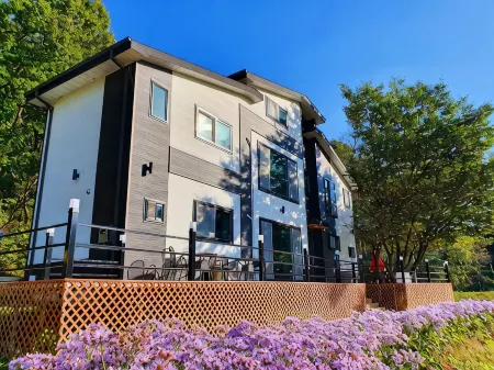 Goesan Goeunjip Pension Отели рядом с достопримечательностью «Shinpoong Hanji Maeul»