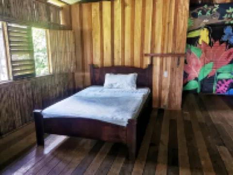 Capitán Morgan Lodge CR Hotel-Restaurant โรงแรมใน