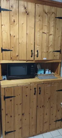 Quaint Pond Retreat for 2 • Clean • Cozy • Private • Near Traverse City!