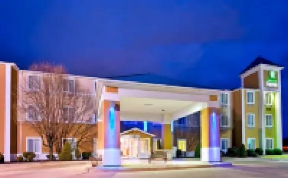 Baymont by Wyndham Kirksville University Area Hotels in Adair County