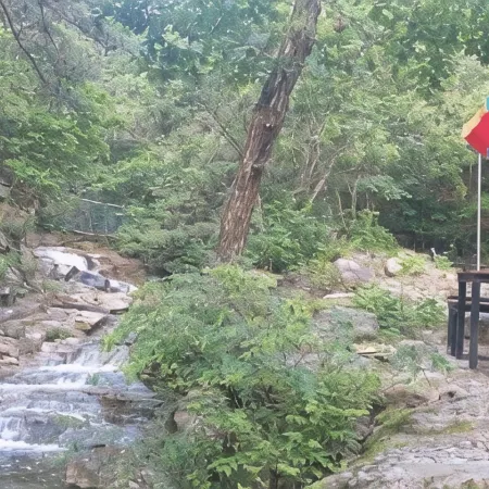 Jecheon Gomuseorisan Lodge Pension Отели рядом с достопримечательностью «Храм Токчуса»