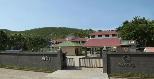Meritas Seawind Beach Resort Hotel di Shrivardhan