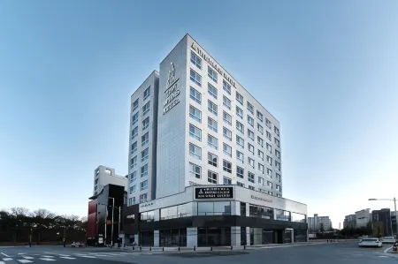 The Mains Hotel Отели в г. Чхонан