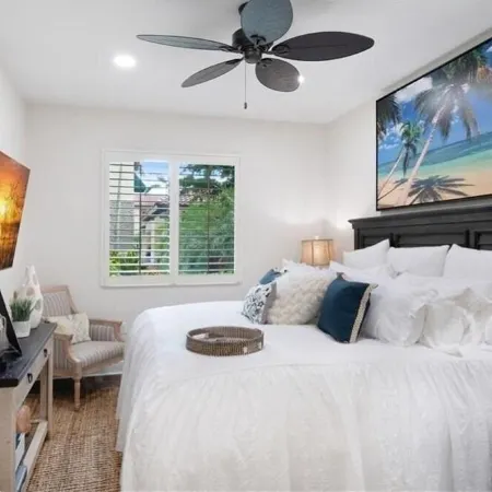 A resort property with plenty of amenities and close to downtown Naples
