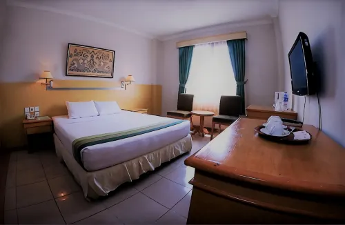 Zamrud Hotel & Convention - 3-Star