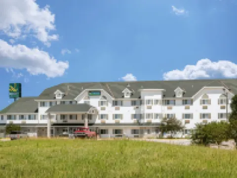Quality Inn & Suites Hotels in Lincoln