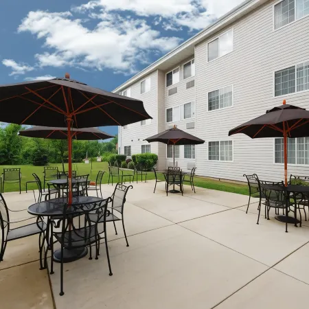 Hawthorn Extended Stay by Wyndham Milwaukee Airport
