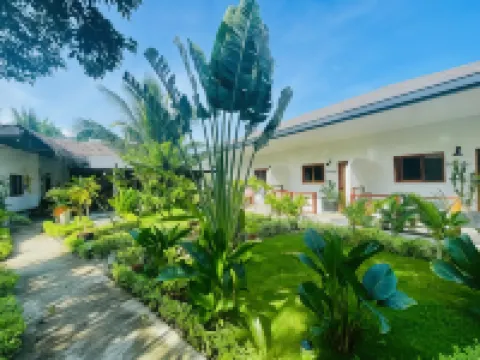 MAAYONG HOSTEL Hotels near Pescador Island