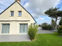HOUSE NEAR THE SEA Hotels in Portbail